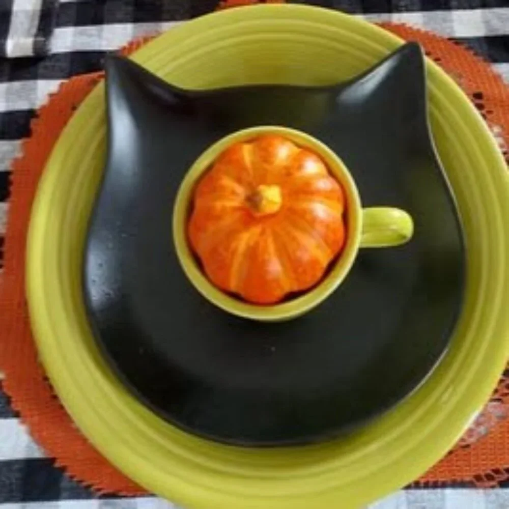Black Cat-Shaped Stoneware Dinner Plate with Sparkle